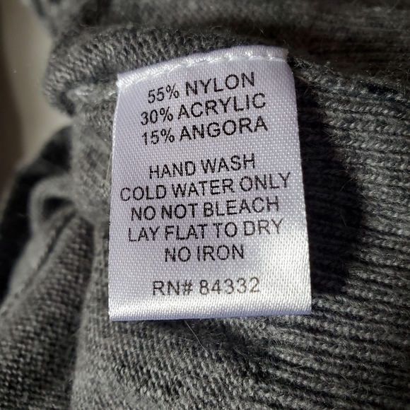 Sisters Sweater - Picture 5 of 5